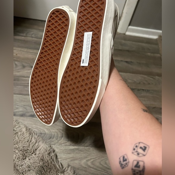 Vans with Fuzzy Lining - Picture 5 of 6